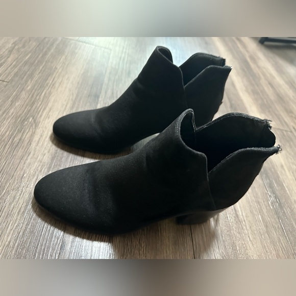 Forever21 Brand Black Suede Ankle Boots with Zipper - Picture 2 of 5